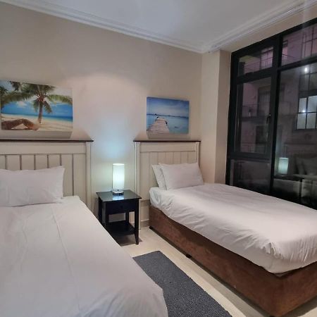 Accommodation Front - Homely 6 Sleeper With Canal Views Near The Beach Durban Exterior photo