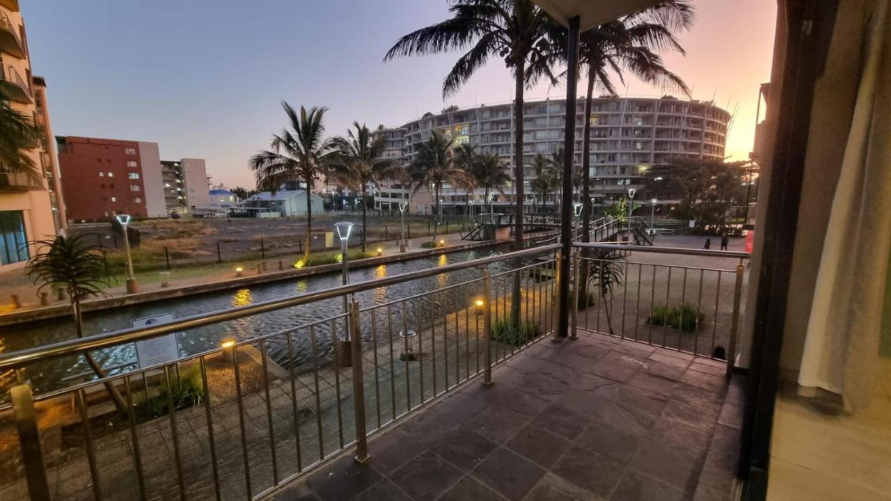 Accommodation Front - Homely 6 Sleeper With Canal Views Near The Beach Durban Exterior photo