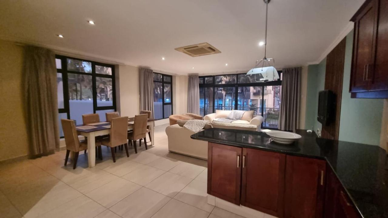 Accommodation Front - Homely 6 Sleeper With Canal Views Near The Beach Durban Exterior photo