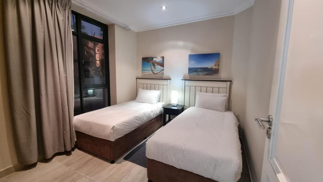 Accommodation Front - Homely 6 Sleeper With Canal Views Near The Beach Durban Exterior photo