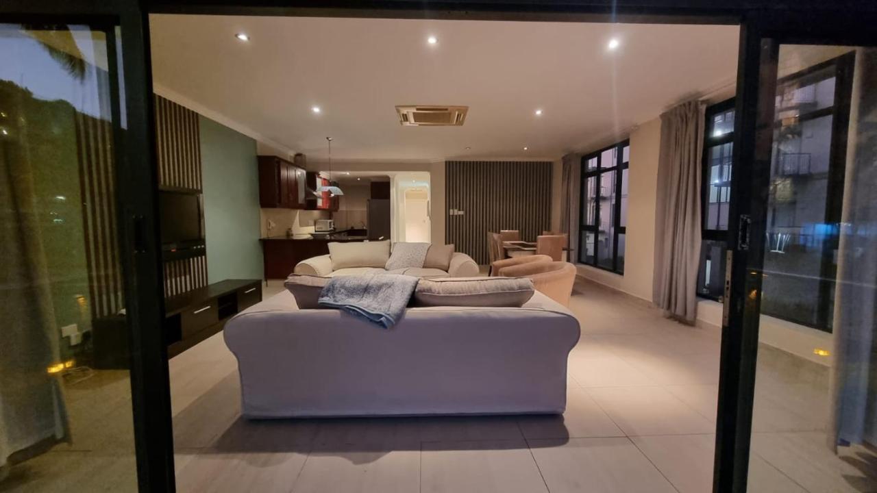 Accommodation Front - Homely 6 Sleeper With Canal Views Near The Beach Durban Exterior photo